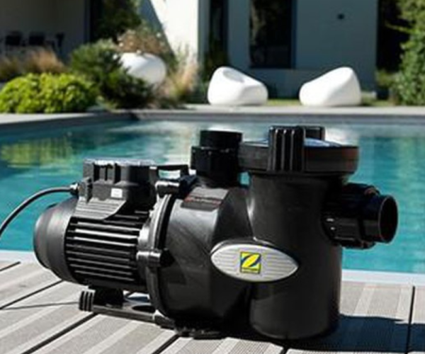 Robot aspiradora en el agua