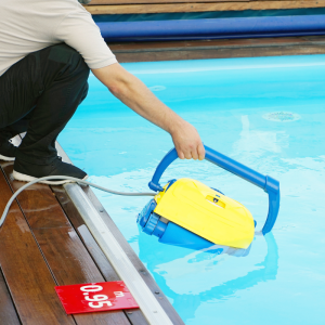 Aspiradora para limpiar una piscina