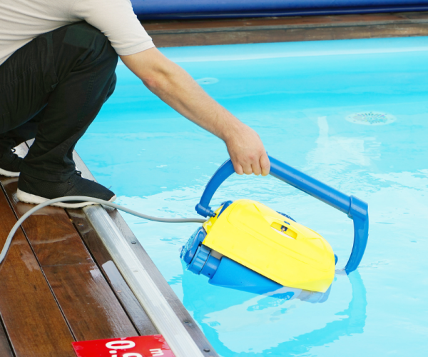 Aspiradora para limpiar una piscina